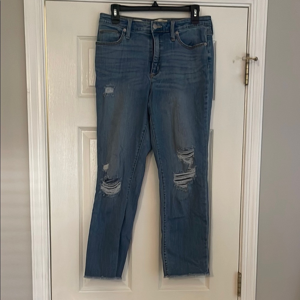 Universal Thread Distressed and Raw Hem Blue Women's Jeans